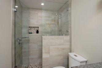 126 Devon St Stratford ON N5A-print-036-035-Ensuite-4200x2800-300dpi