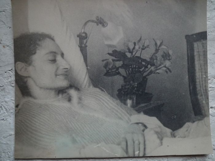 Photo de la Comtesse Elisabeth de Buffières retrouvée dans les papiers de ma mère après son décès. Ma mère avait écrit un court résumé de l'histoire sur son verso, visible sur la photo suivante: son récit concorde avec celui du milieu de l'article en gras/italique