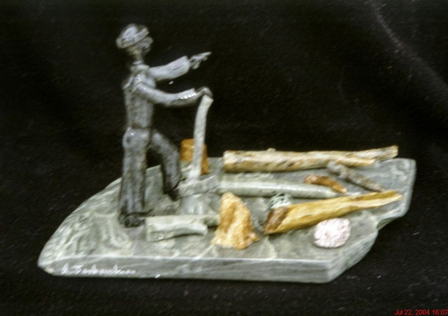 L'ERROR BORÉAL (remis a R.Desjardins )
                                    par  *  by
                        Eugene Jankowski
                       Stéatite  20x25x25cm
