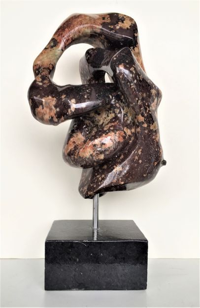 PERSPECTIVE
                                  by  *  par
                       Eugene Jankowski
                  Pyrophilite  30x20x20cm              N$