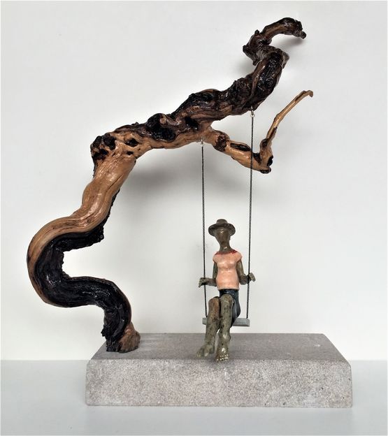 LADY ON A SWING
          by  *  par
                  Eugene Jankowski
wood and mixed stones 50x40x15cm       N$