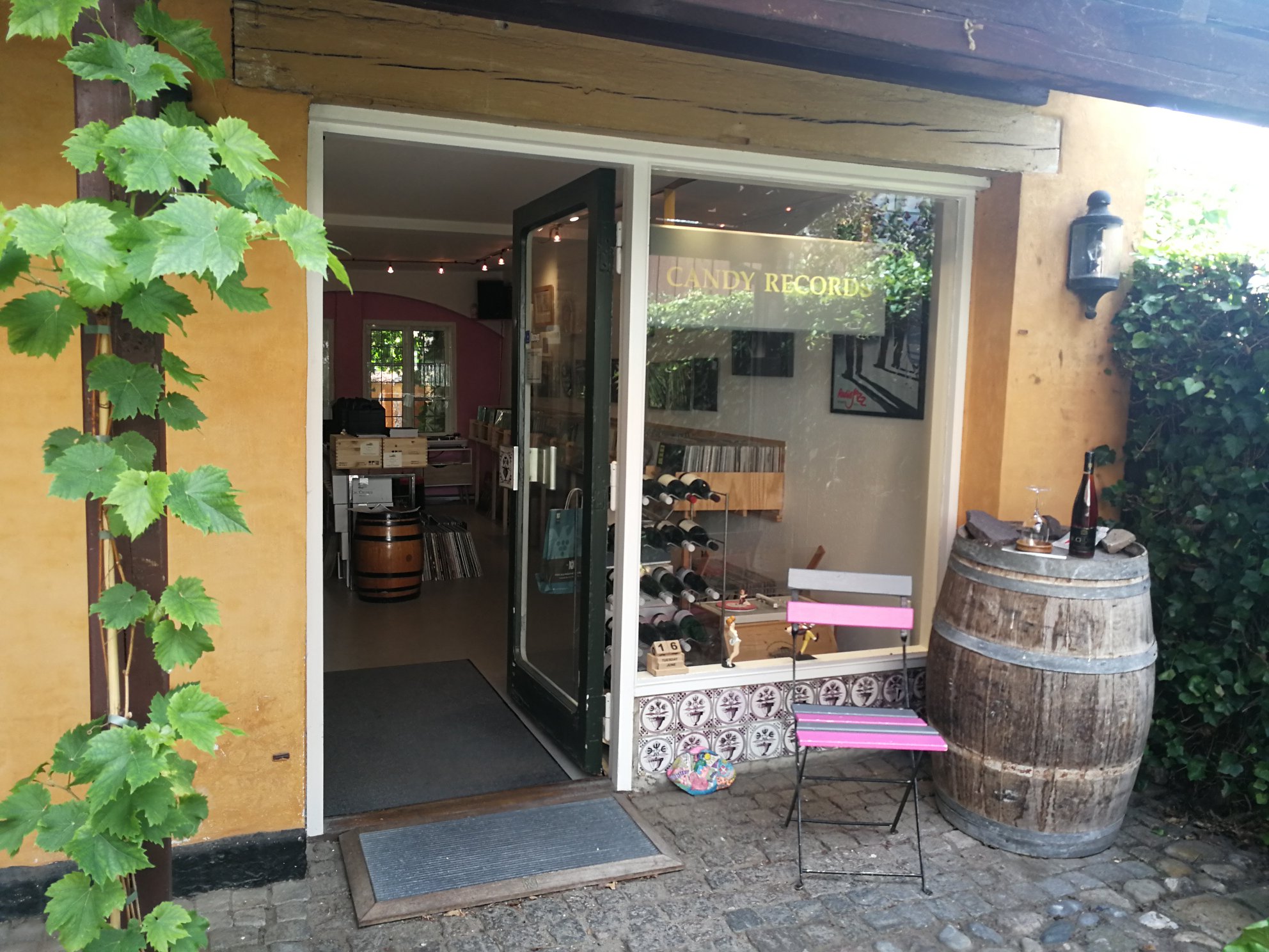 Planet Candy, Vestergade 5, 4600 Køge, i gården.