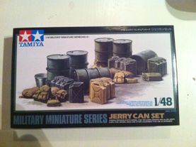 Bensindunkar oljefat mm till diorama. Tamiya 1/48.