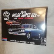  1969 Dodge Super Bee 440 sixpack. Revell.