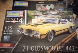 1971 Oldsmobile 442. set med färg pensel och lim. Revell.