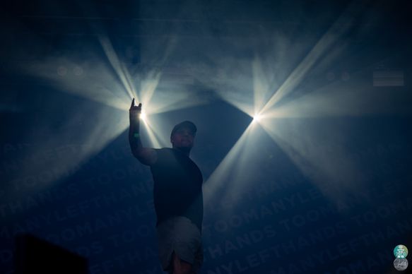 PLeth Shooting Koncert Too Many Left Hands
