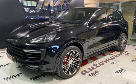 57.500 CAYENNE TURBO NEGRO 2015