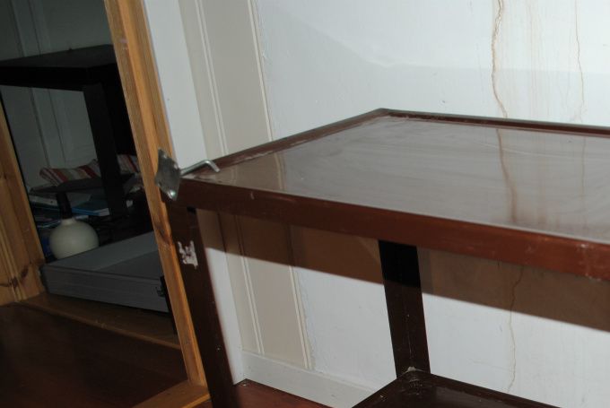 This table, some old roof rails from a Ford Mondeo and a projector that was found at the waste disposal is the basis for my new SLA 3D printer