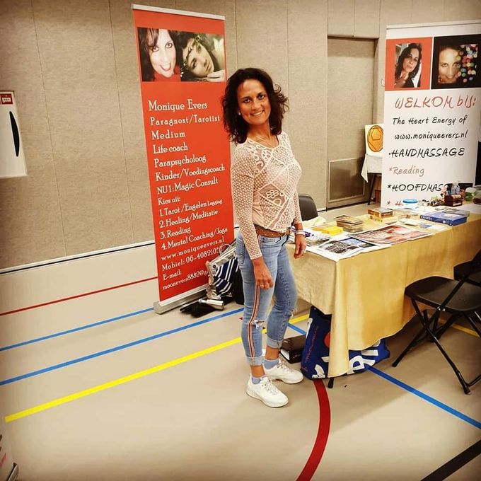 Monique Evers verzorgt al uw projecten B2B 
Wij werken aan het welzijn van uw bedrijf. En zorgen voor  en ontzorgen uw situaties. Allerhande hulp nodig 06-40821057 