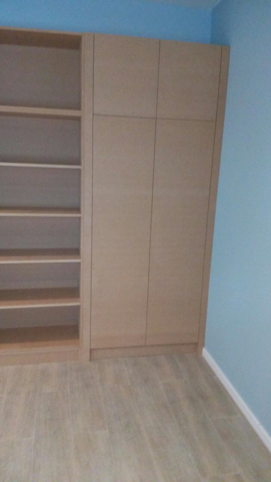 Meuble de rangements avec étagères , tiroirs ou toute autre composant ; en bois  sur mesure