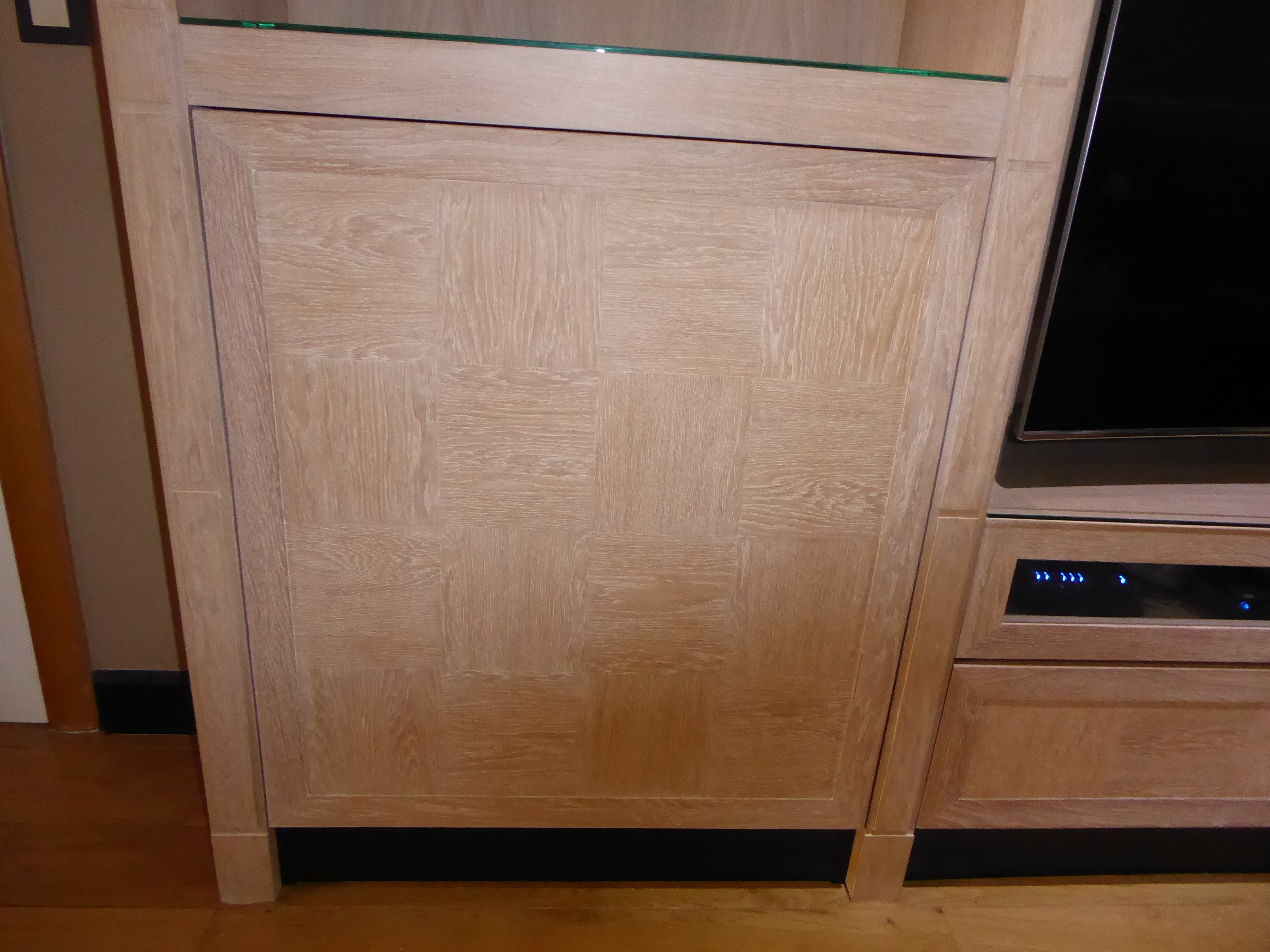 Meuble tv décoration  sur mesure en bois travaillé