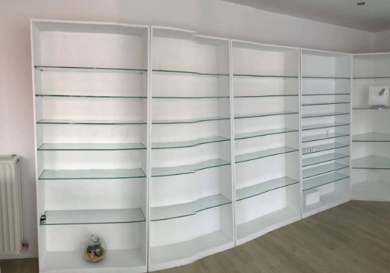 Vitrine pour magasin de téléphonie, pharmacie, exposant.... sur mesure en bois , vitres et luminaires