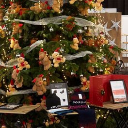 Under the Christmas Tree inspiration til Firmajulegaver