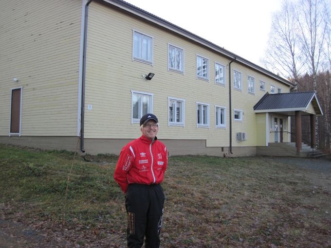 
PUHEENJOHTAJA ESKO MALINEN V. 2013
PUHOKSEN SEUROJENTALON KATTOREMONTIN JÄLKEEN