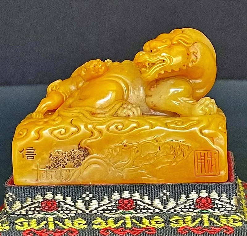 旧蔵珍品 石如刻 丁亥年銘 田黄石彫刻 人物印章材 蘿蔔紋 書道 篆刻 文房置物 旧蔵珍品 石如刻 丁亥年銘 田黄石彫刻 人物印章材 蘿蔔紋 書道
