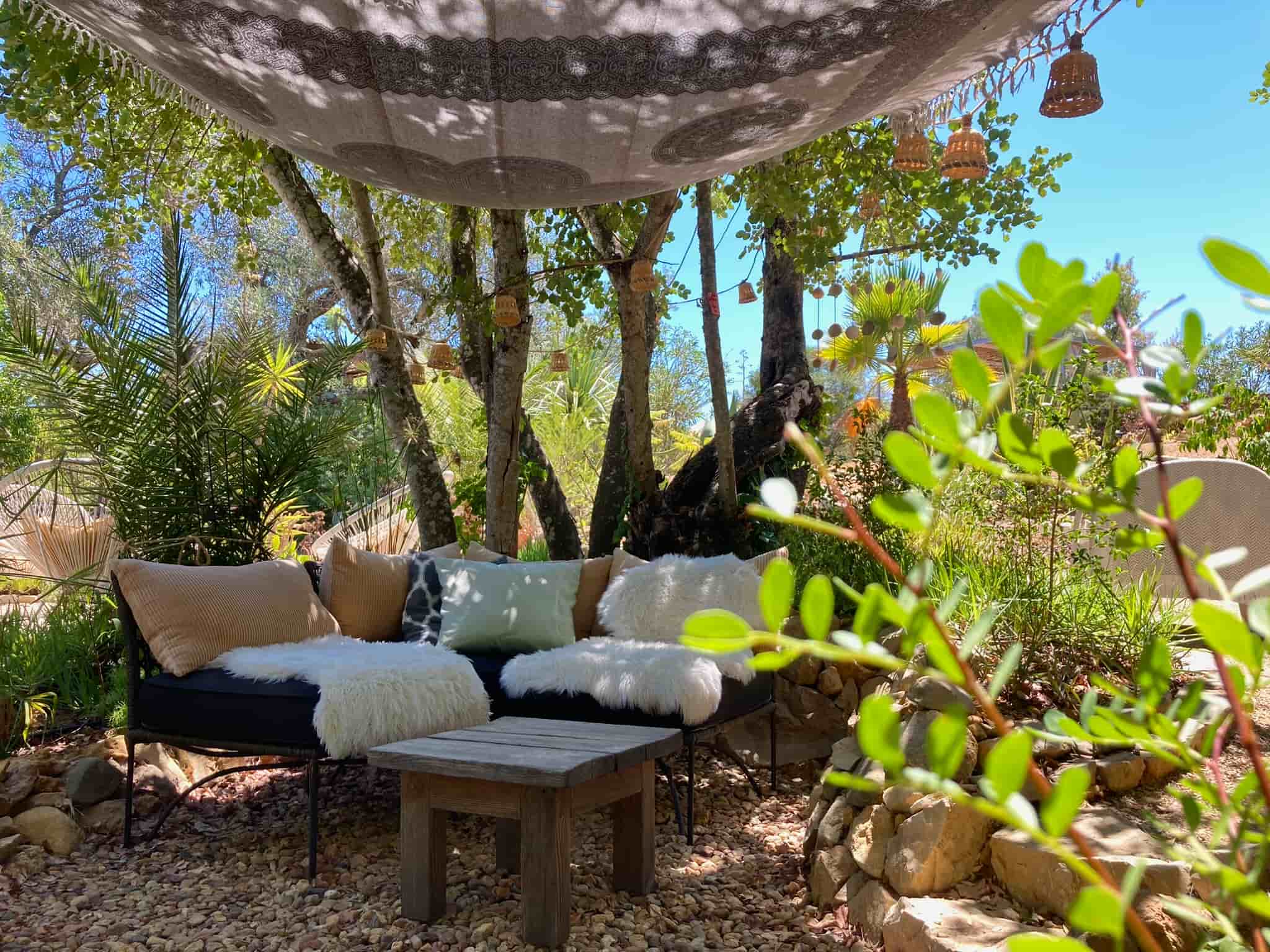 lounge terrace in garden | accommodation Quinta Maragota East Algarve