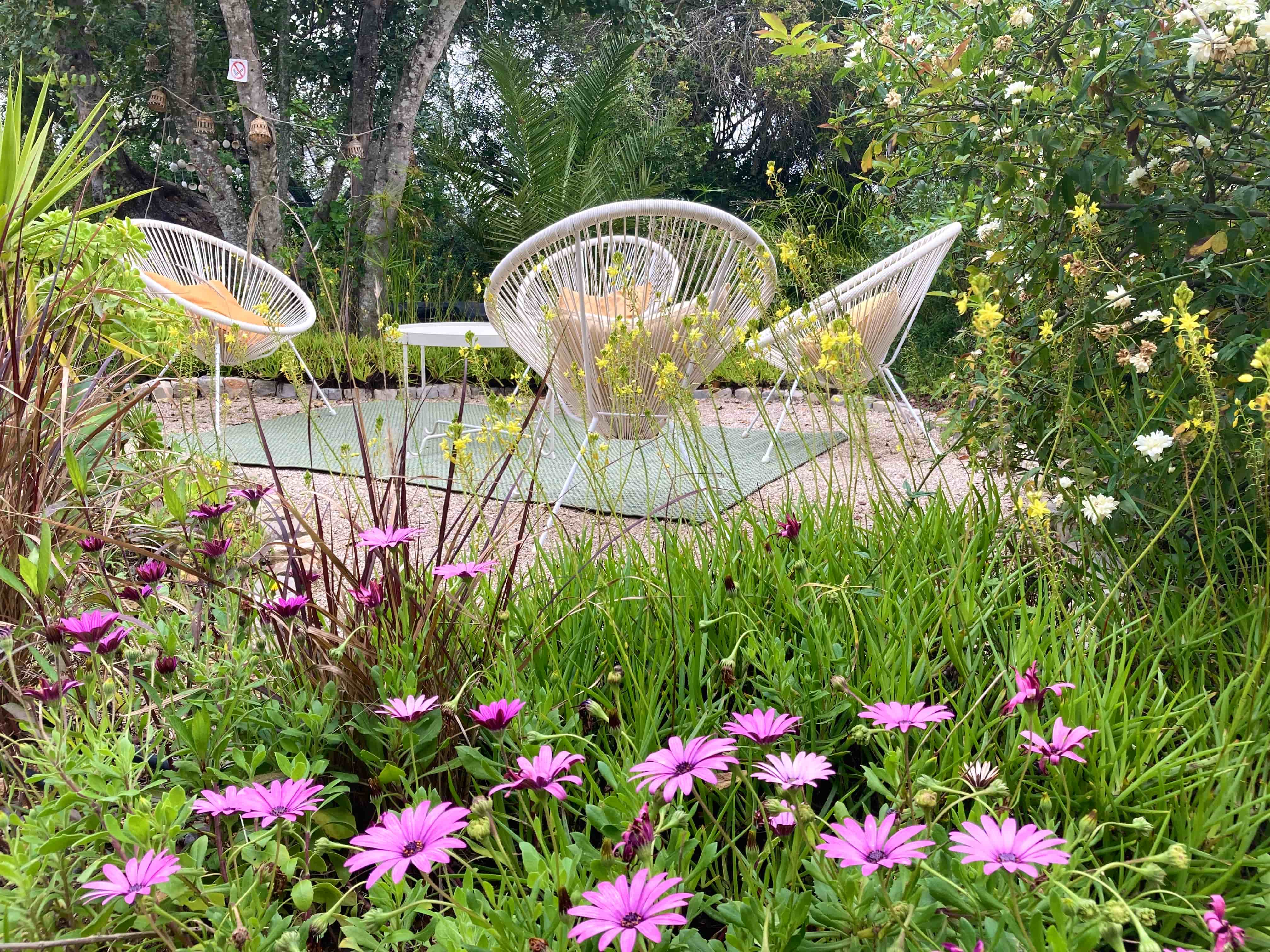 lounge terrace in garden | accommodation Quinta Maragota East Algarve