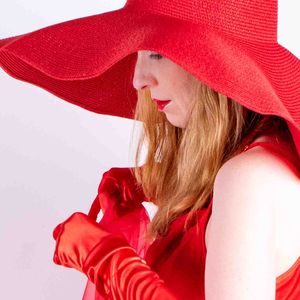 Nele_in_red_UNI_5897