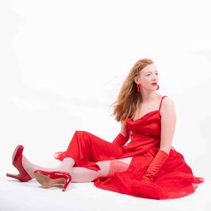 Nele_in_red_UNI_5937