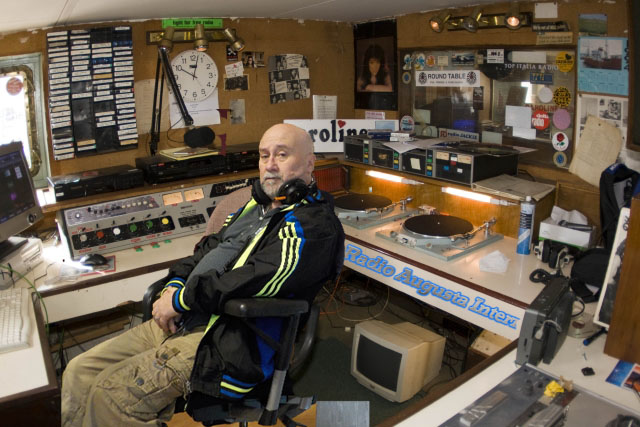 Studio_Radio_Caroline_Ross_Revenge 