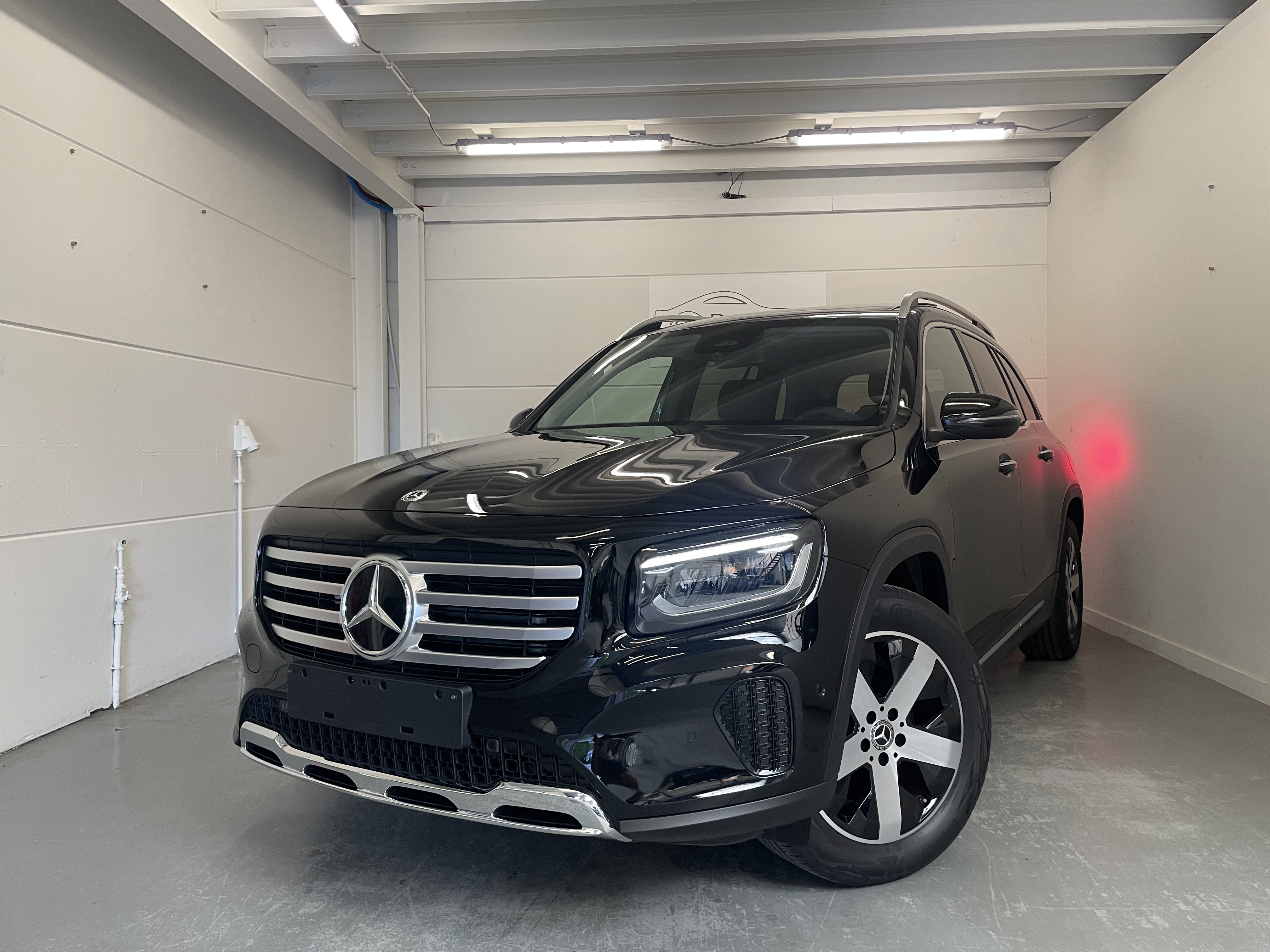 Mercedes-Benz - GLB200 - € 42.899