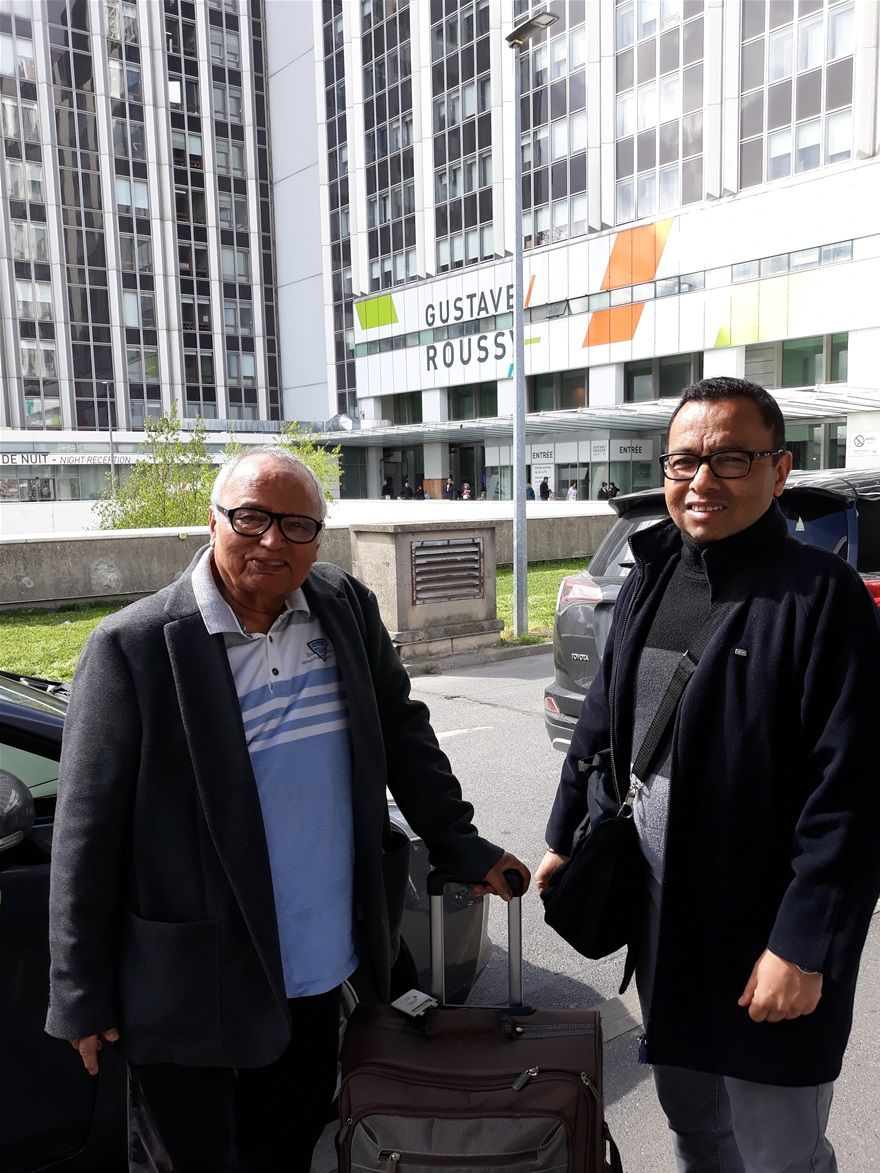 Je suis accompagné par mon fils Sataniaina à l'Institut Gustave Roussy de Villejuif ( 94805 ) pour être opéré à une Radiologie Interventionnelle afin de détruire la tumeur de mon rein droit qui reste ( suite à une néphectomie )