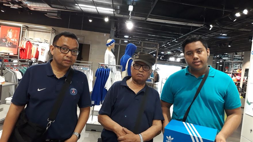 Les 3 générations  ( avec Sataniaina et Nicolas ) sont à Paris en 2019