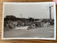 RV 147 opføres. Foto 21. maj 1984