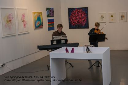 Oskar spiller på Kinst i høst lite