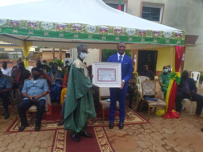 Augustin BALA, Maire de Yaoundé 5 et Silvain TAH, Président du Collectif des Journalistes d'Investigation