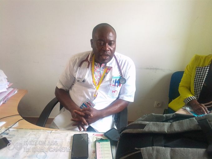 Le Dr MONDOUAGNE ENGKOLO Louis Paulain, cardiologue à l'HRS