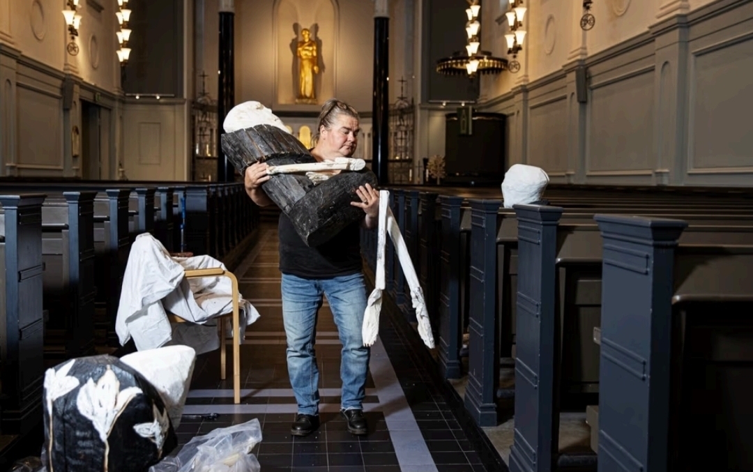 sculptor with the russian boxerboy, 2019