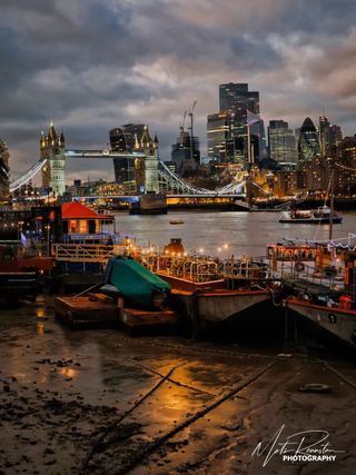 River Christmas. London.
