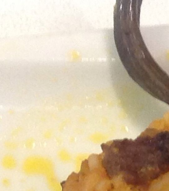 Paprika's gevuld met kruidige rijst en fijngebrokkelde gehakt met brood 12 € 

   