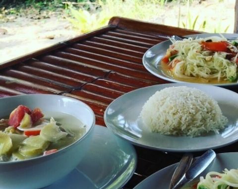 Som tam, the legendary spicy papaya salad cooked by our lovely students