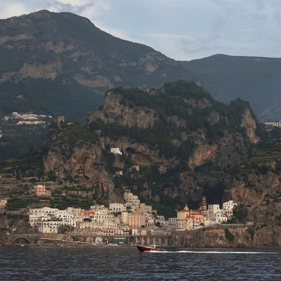 27.9.2021 Maiori, pobřeží Amalfi. GPS 40.6455536N, 14.6379628E