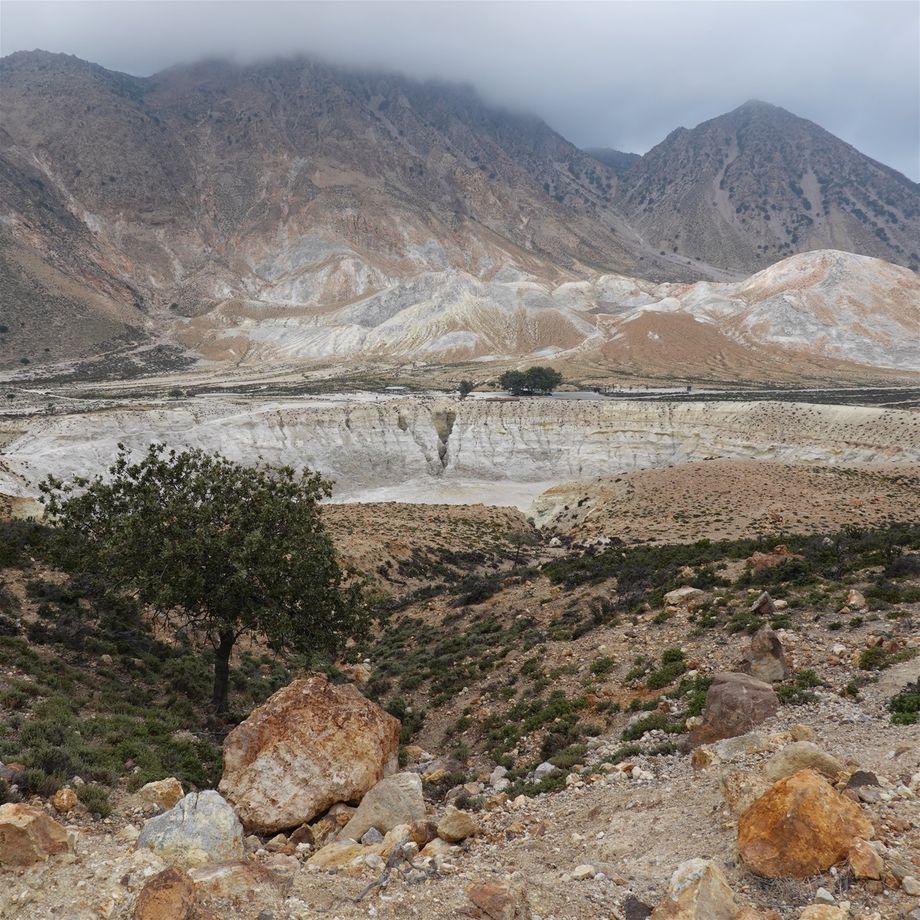 3.11.2021 Nisyros, kráter Stefanos. GPS 36.5757839N, 27.1692936E