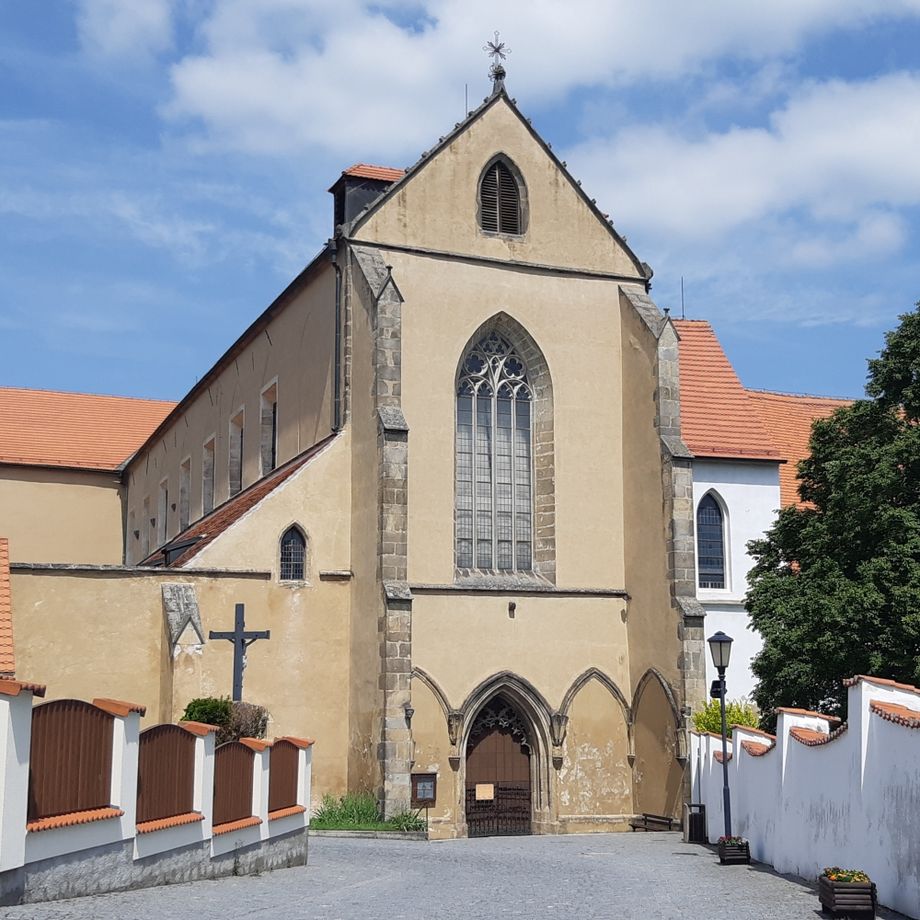 5.6.2022 Zlatá Koruna, klášter. GPS 48.8550747N, 14.3704014E