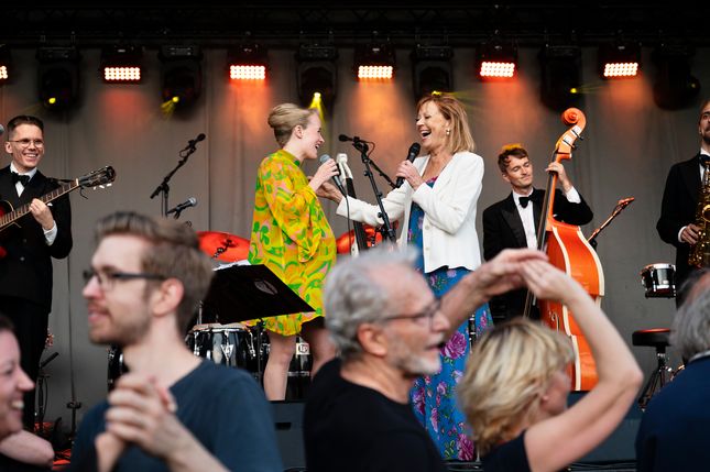 Lill Lindfors som gästartist på Dansfesten @ Moa Karlberg
