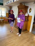 Monica och Inga-Lill guidar oss på Öckerö hembygdsgårdar september -20