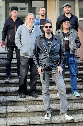 Afterglow, takana Seppo Salmi, Mikko Rintala ja Matti Perkiö, keskellä Matti Adolfsen ja Erkki Kari, edessä Ville Välkky.