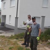 Thomas und Christian bei einer entrümpelung einer Wohnung mit Wertverrechnung