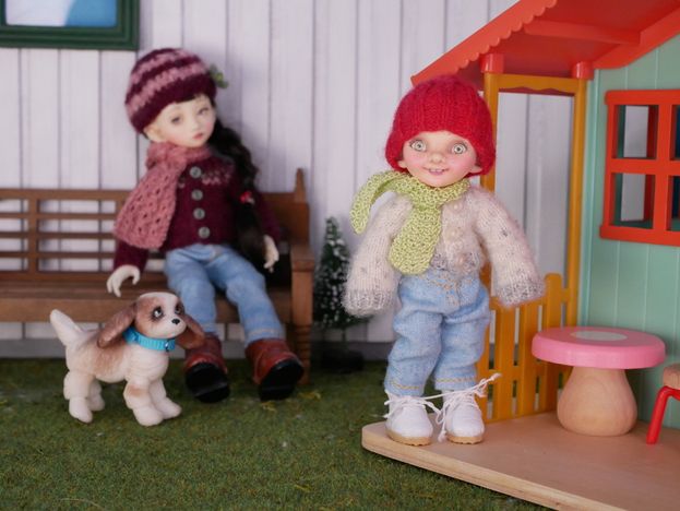 Tanna shows Pippin the yard.