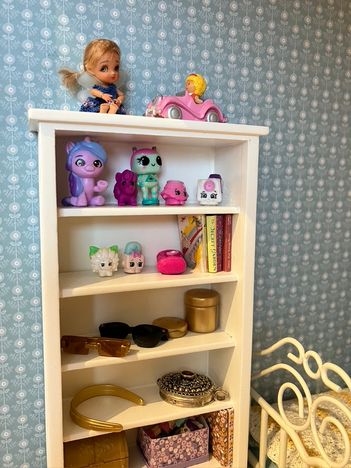 Loris shelf.