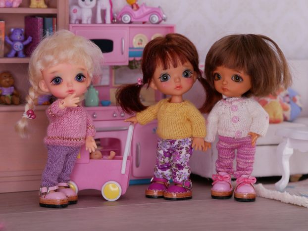 The girls.