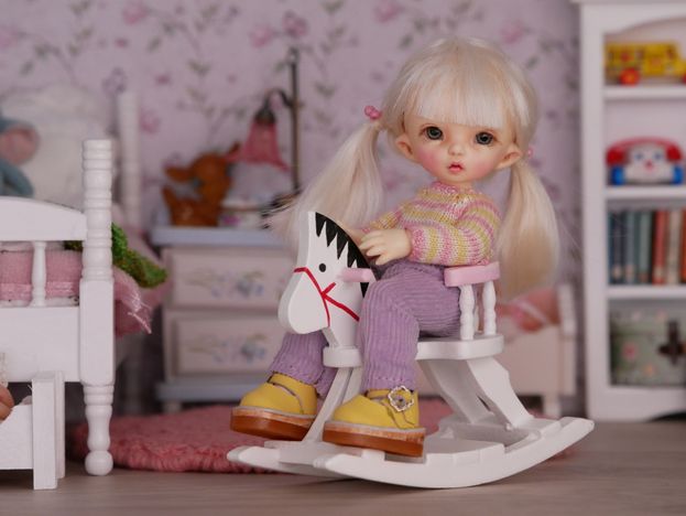The rocking horse.