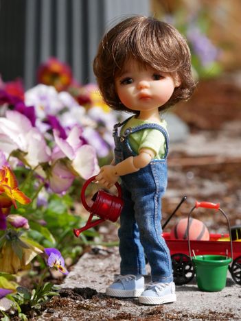 "Look, the flower is tiny, just like me."