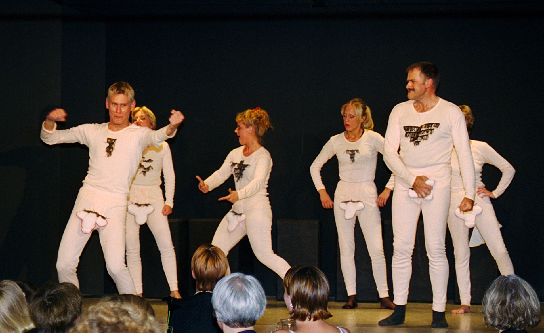 1999-05-27 Nu går vi i sort_210