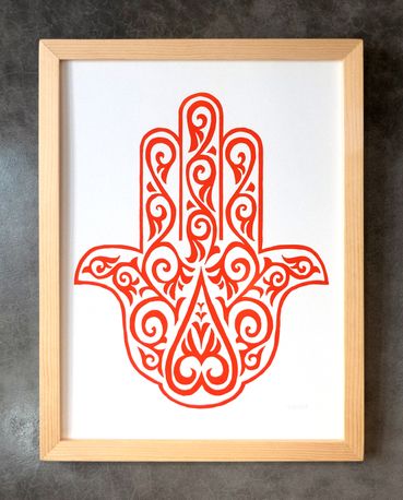 Linogravure. Main de Fatma orange. Format 33 x 43 cm.