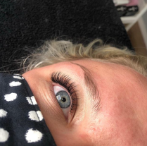 Wimperextensions one by one